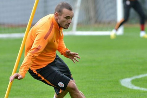 Sneijder&#039;in menajerinden inanılmaz sözler