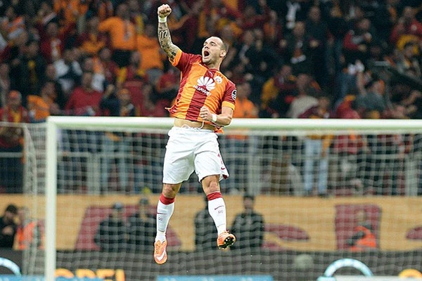 Sneijder kaleci Volkan'ı nasıl avladığını anlattı