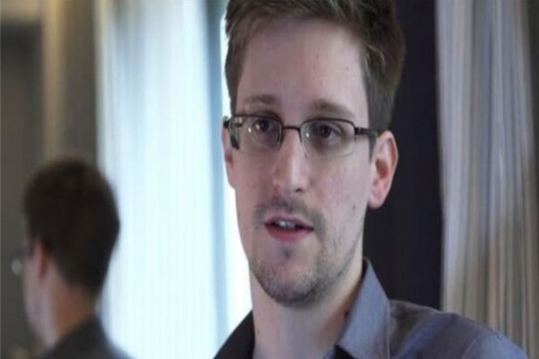 Snowden 3 yıl daha Rusya’da