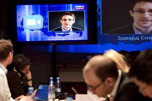 Snowden'dan Putin'e beklenmedik soru