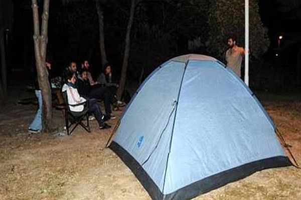 Çanakkale&#039;de halk geceyi sokakta geçirdi