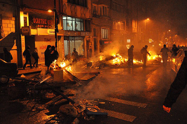 &#039;Sandıkta alamadıkları neticeyi sokakta arıyorlar&#039;