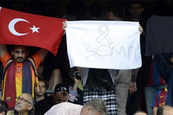 Nou Camp'ta Soma pankartları