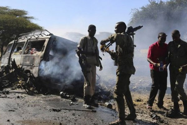 Somali&#039;de bombalı saldırı