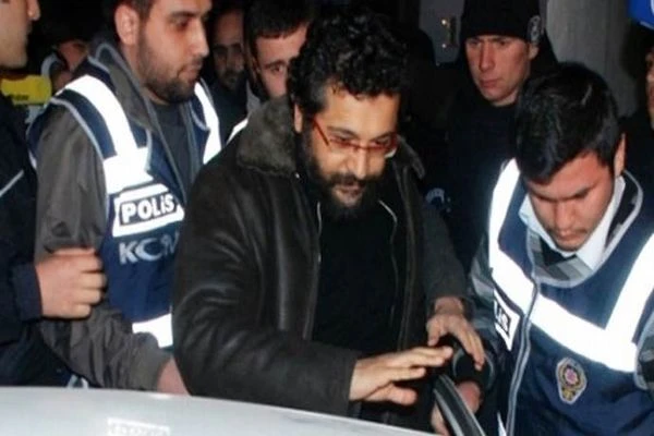 Sözcü yazarı Soner Yalçın gözaltına alındı!