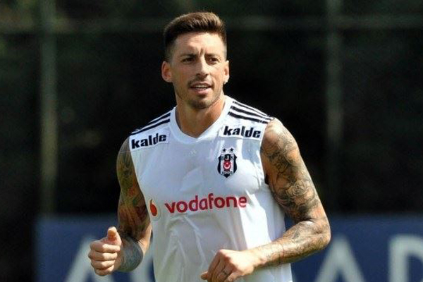 Beşiktaş&#039;ta yeni transfer Sosa sakatlandı