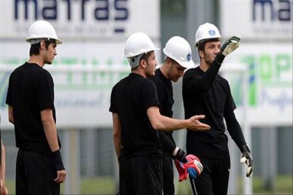 Bursasporlu futbolcular &#039;Soma&#039;yı unutmadı bakın antrenmana nasıl çıktılar