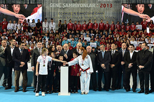 İstanbul&#039;da 60 okul spor salonunun temeli atıldı