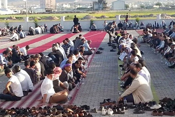 Tek düğünde 4 kişi evlendi, 5 çocuk sünnet oldu