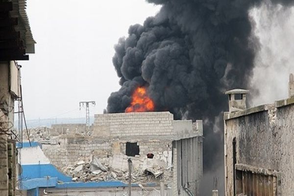 Suriye&#039;de Türkmen Köyü bombalanıyor