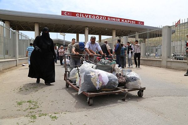 Suriye&#039;den kaçışlar sürüyor