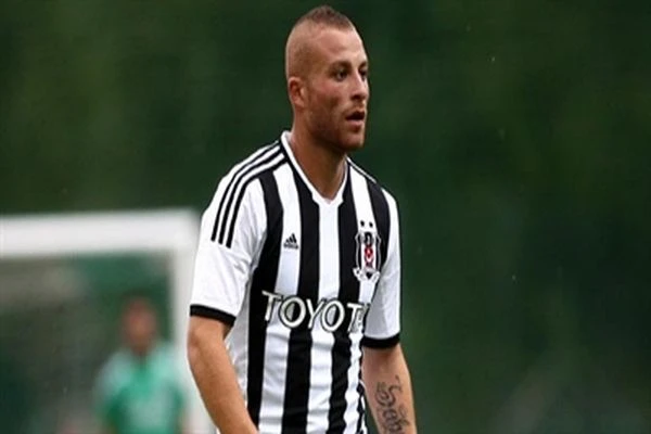 Gökhan Töre menisküs ameliyatı oldu