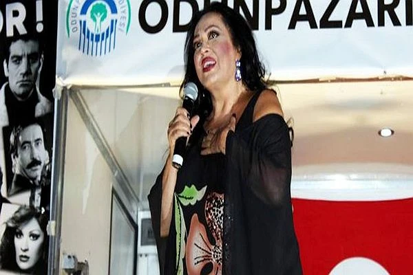 Türkan Şoray gözyaşlarına boğuldu