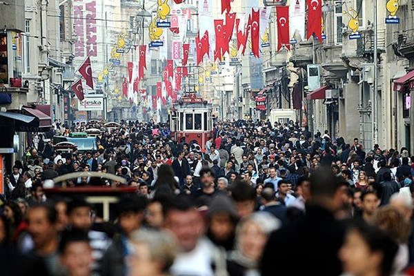 Türkiye nüfusunun yarısı 30 yaşın altında