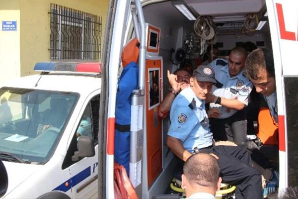 Evi tahliye etmesi istenince oğlunu rehin aldı