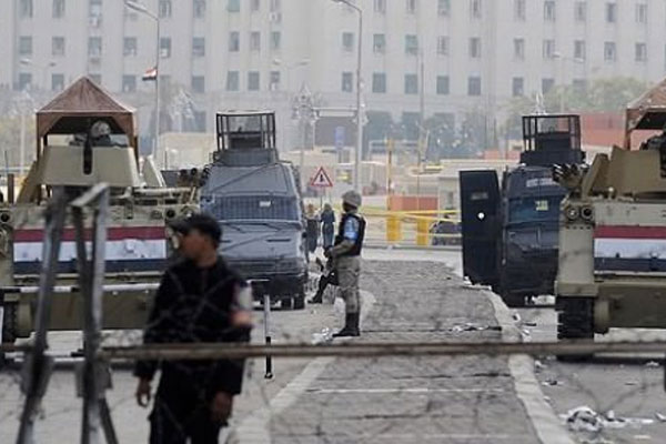 Tahrir Meydanı trafiğe kapatıldı