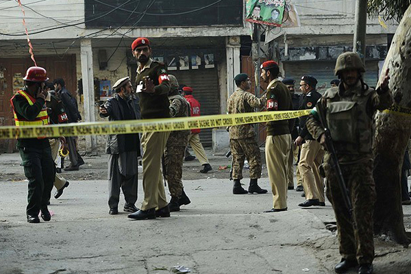 Pakistan&#039;da hava operasyonu, 15 ölü