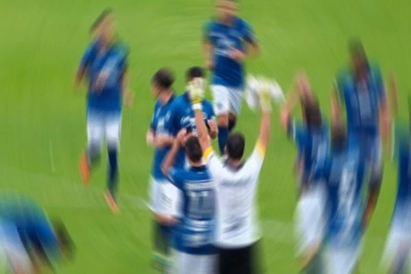 Taraftarlar, futbolcuyu tuğlayla öldürdü