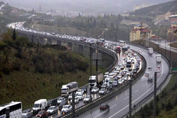 Tatilcilerin dönüş çilesi başladı