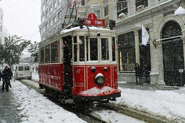 İstanbul Valiliği'nden açıklama! Yarın okullar tatil mi?