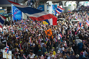 Tayland&#039;da protestocular devlet binalarını hedef aldı