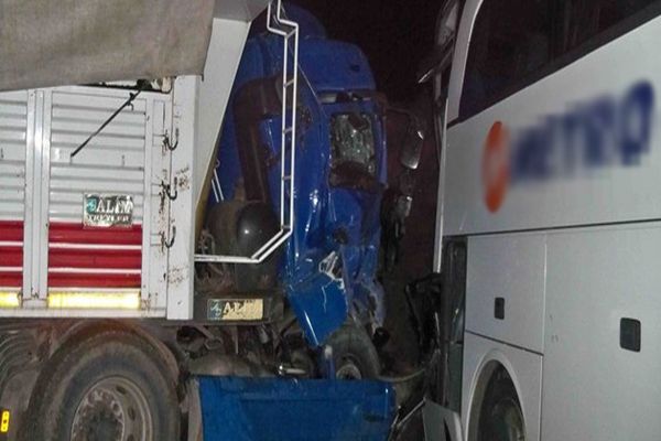 Tekirdağ&#039;da feci kaza, 1 ölü 6 yaralı