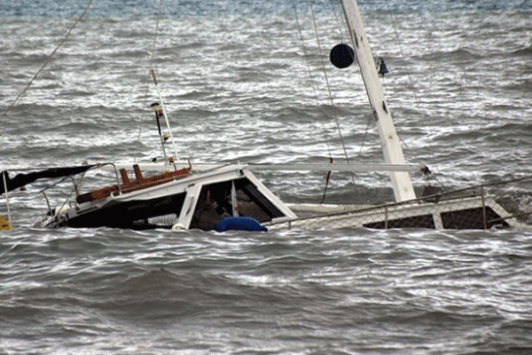 Bodrum&#039;da kaçakları taşıyan tekne battı