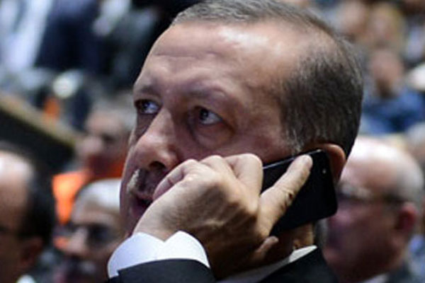 Erdoğan&#039;dan Hollande&#039;a taziye telefonu