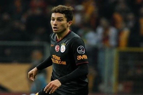 Alex Telles'in yerine yeni sol bek