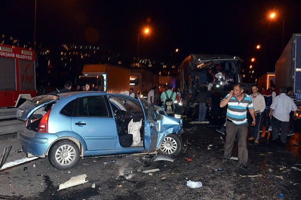 TEM&#039;de zincirleme trafik kazası