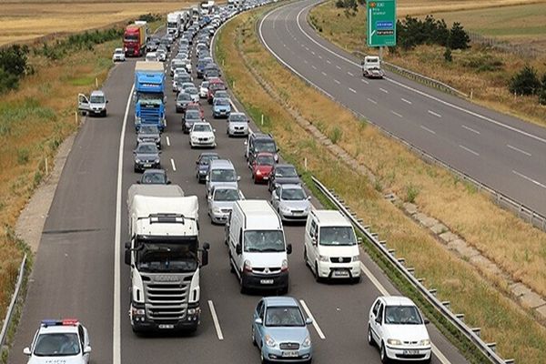 TEM&#039;de araç kuyruğu 12 kilometreye ulaştı