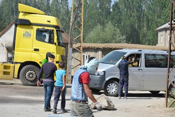 Terör yandaşları Hakkari'yi birbirine kattı