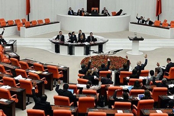AK Partili Mustafa Elitaş'tan 'tezkere' açıklaması