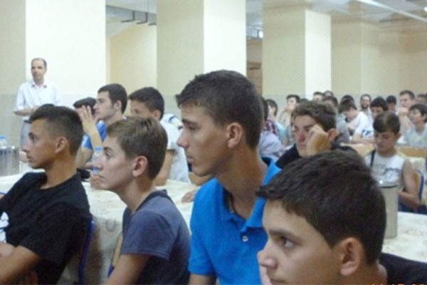 TİKA&#039;dan Makedon öğrencilere burs müjdesi