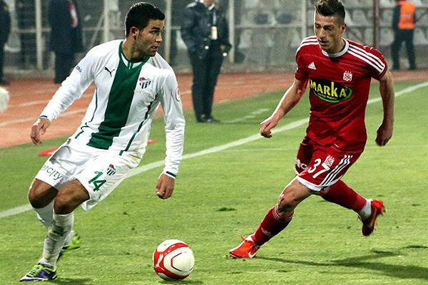 Bursaspor, deplasmanda Sivasspor'u 2-1 yendi