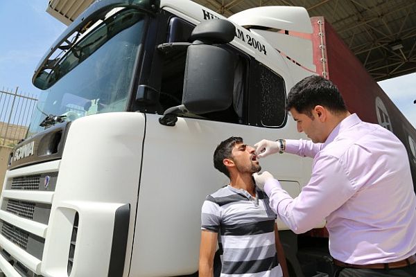 Suriye'ye giden TIR şoförlerine çocuk felci aşılı önlem