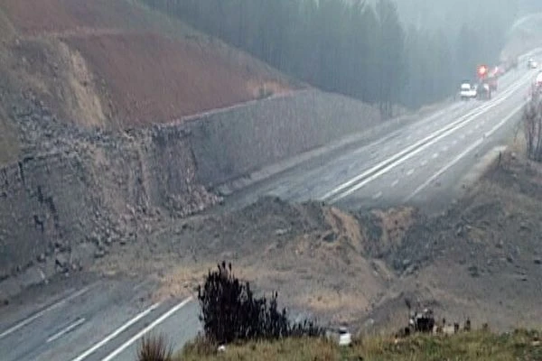 16 ton patlayıcı bulunan kamyon infilak etti, 2 asker yaralı