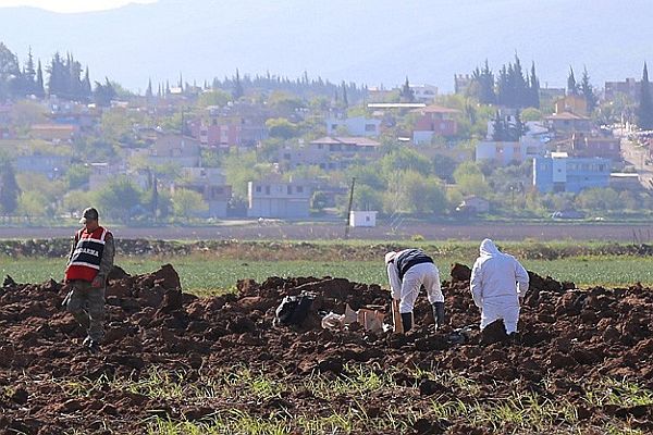 Yayladağı&#039;na top mermisi düştü, 2 yaralı