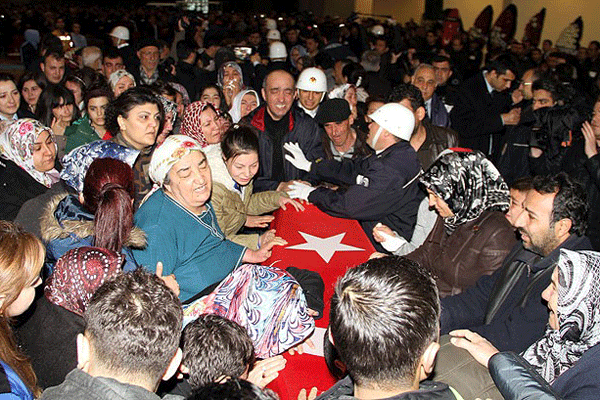 Şehit polis memurları için tören düzenlendi