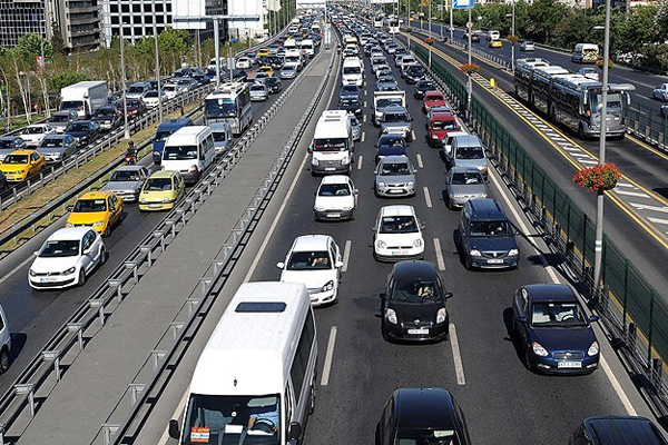 Türkiye&#039;de trafiğe kayıtlı araç sayısı 18 milyona yaklaştı