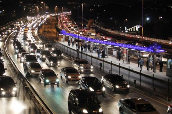 İstanbul'da bayram trafiği başladı, kilometrelerce kuyruk var