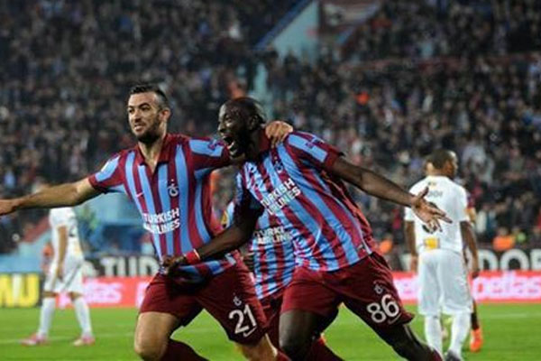 Trabzonspor Lokeren'i 2-0'lık skorla rahat geçti