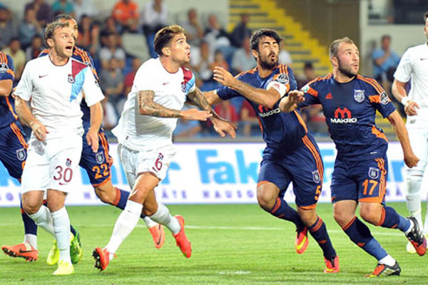 Trabzonspor son dakikalarda 1 puanı kurtardı