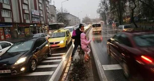 Tunca Nehri bazı bölgelerde taştı