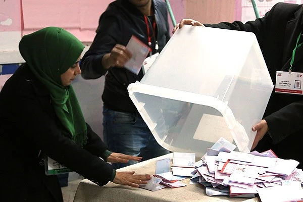 Tunus'ta sandıkların yüzde 75'i açıldı