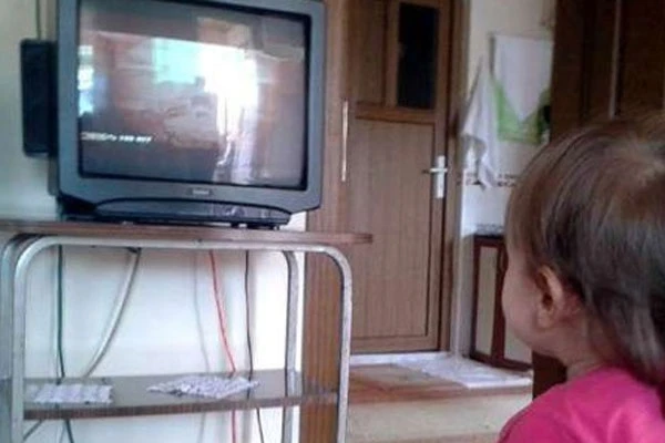 Üzerine televizyon düşen çocuk hayatını kaybetti