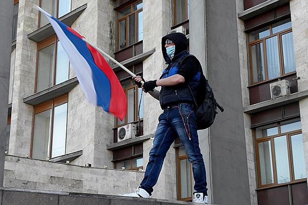 Rusya yanlıları Donetsk Valiliği&#039;ne girdi