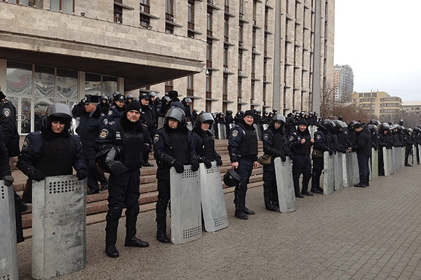 Rusya yanlıları ve savaş karşıtlarının eylemleri sürüyor