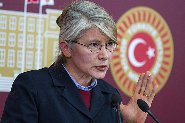 Emine Ülker Tarhan&#039;dan yeni parti sinyali