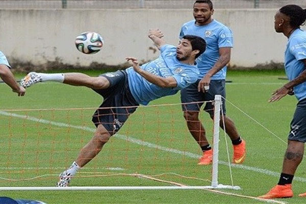 Suarez&#039;e verilen cezadan sonra Uruguay boykota hazırlanıyor